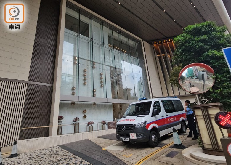 觀塘屋苑男子家中燒炭 友人揭發證當場氣絕